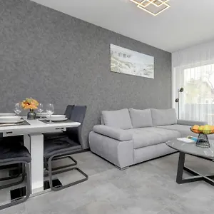 Modern Close To The In By Renters Apartament